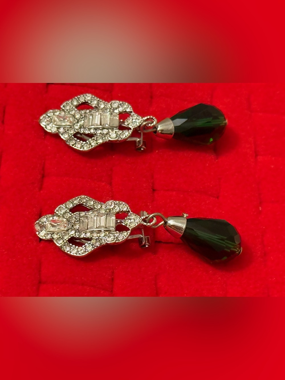 Art Deco Inspired lElegant Silver-Tone Crystal Earrings with Dark Green Teardrop